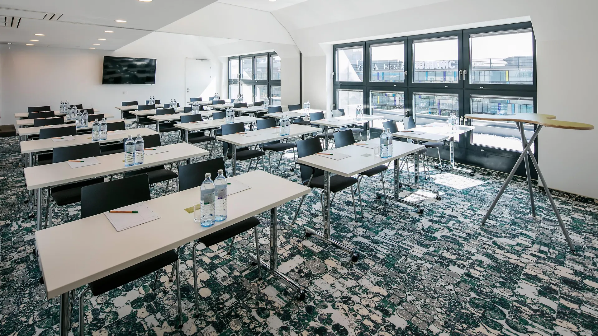 Arcotel Donauzentrum Wien 4*, Viyana Avusturya
